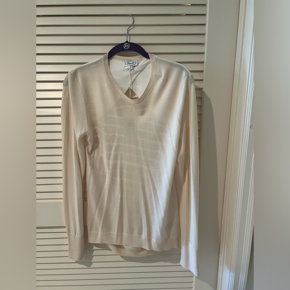 Stunning ivory Faconnable fine sweater with beautiful open back. Classic & fun!